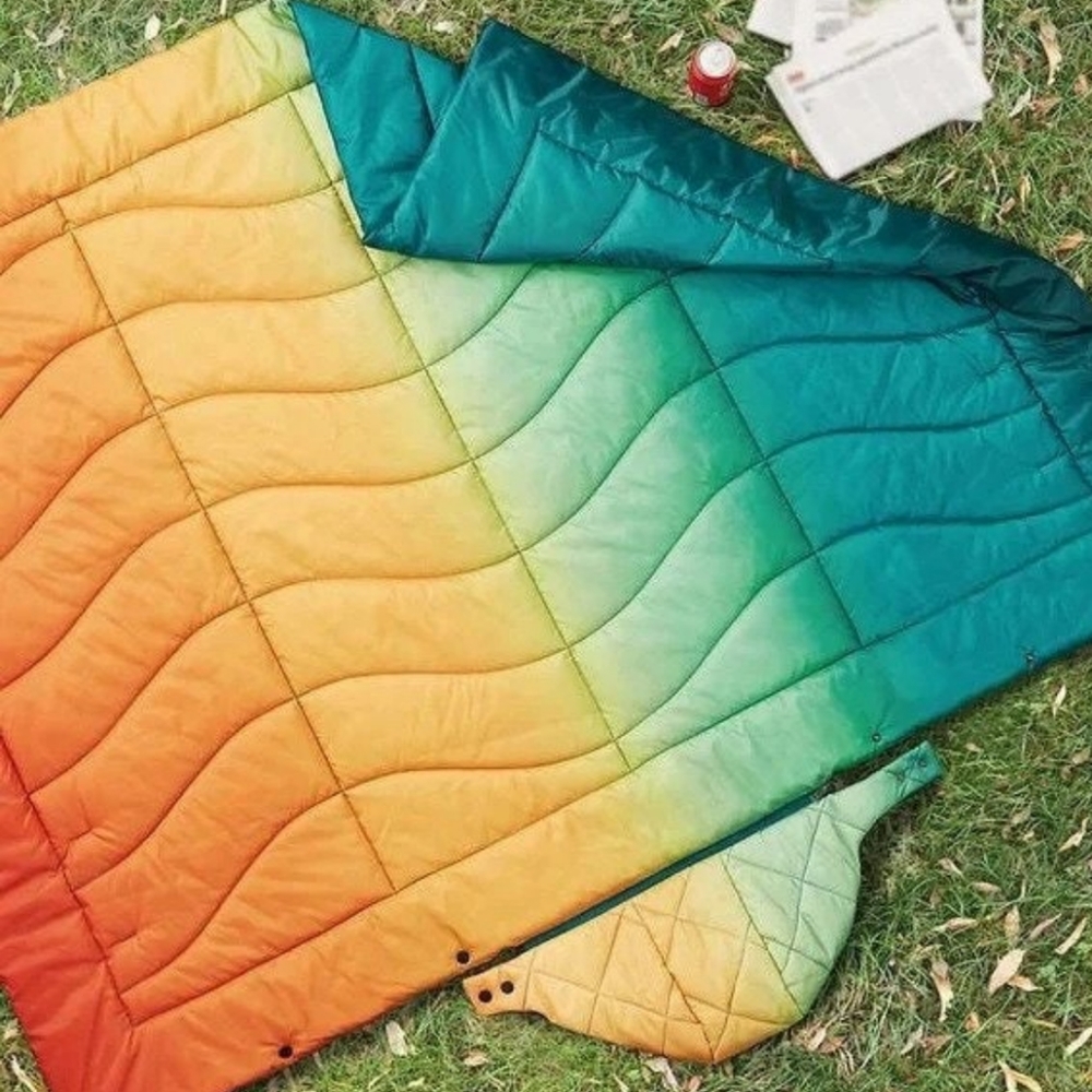 Weatherproof vintage packable hiking blanket with hood